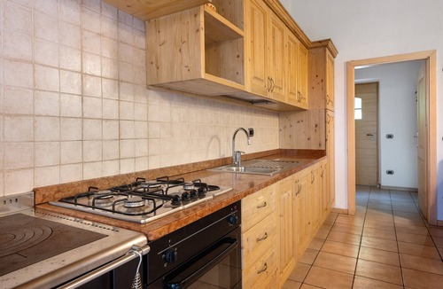 Bozzana Apartment | Apartment 'Luna' with Mountain View, Private Terrace and Wi-Fi