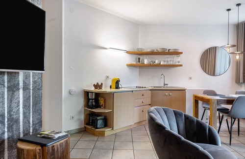 Schenna Apartment | Apartment 'Mair In Schenna C' with Shared Terrace and Wi-Fi