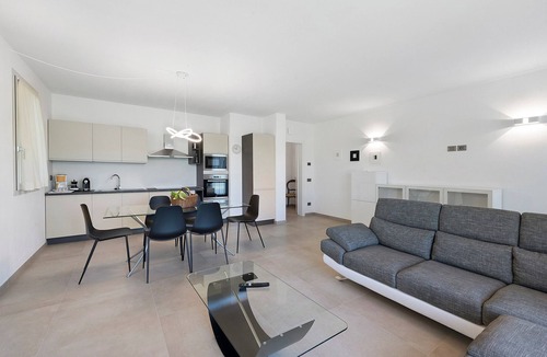 Gargnano Apartment | Apartment 'Mimosa' with Lake View, Wi-Fi and Air Conditioning