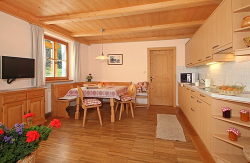 Kastelruth Apartment | Apartment 'Niglutsch - Puflatsch' with Mountain View, Balcony & Wi-Fi