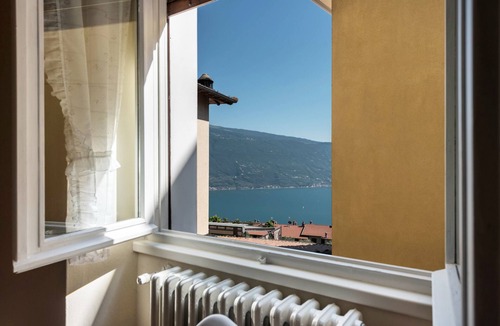 Gardola Apartment | Apartment "Nonna Fina" with Lake & Mountain View, Shared Pool & Wi-Fi