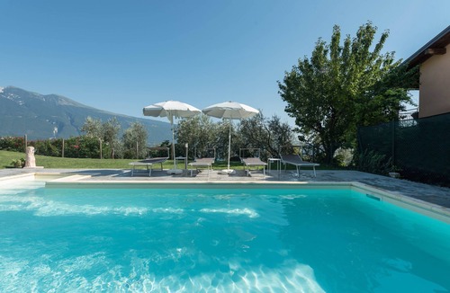 Gardola Apartment | Apartment "Nonna Fina" with Lake & Mountain View, Shared Pool & Wi-Fi