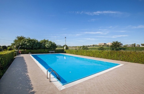 Calmasino Apartment | Apartment Noon with Pool