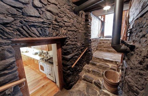 Senales Apartment | Apartment 'Oberniederhof Anno 1290' with Mountain View, Shared Garden and Wi-Fi
