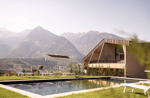 Schenna Apartment | Apartment 'Oberhaslerhof Montes' with Mountain View, Wi-Fi and Air Conditioning