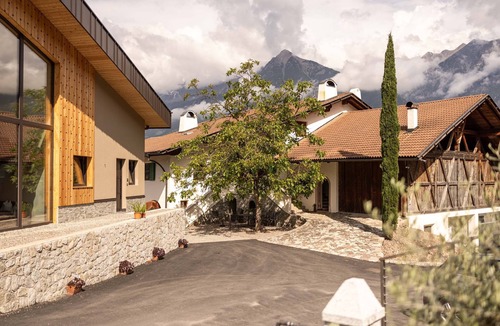 Schenna Apartment | Apartment 'Oberhaslerhof Vinum' with Mountain View, Wi-Fi and Air Conditioning