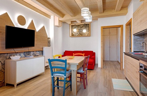 Romeno Apartment | Apartment 'Piano Terra 1' with Mountain View, Private Terrace and Wi-Fi