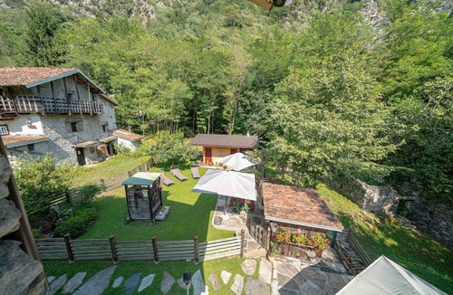Valtellina Apartment | Apartment 'Rifugio Con Giardino Privato' with Mountain View, Private Terrace and Private Garden