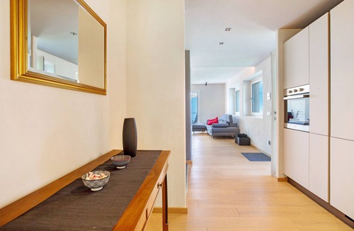 Senin Apartment | Apartment 'Robert' with Mountain View, Balcony and Wi-Fi