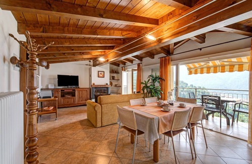 Veleso Apartment | Apartment 'Splendido loft panoramico' with Lake View & Wi-Fi