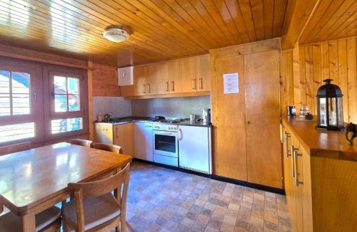 Saint-Martin Apartment | Apartment Typische Wohnung Le Ver Luisant- Val d'Hérens by Interhome