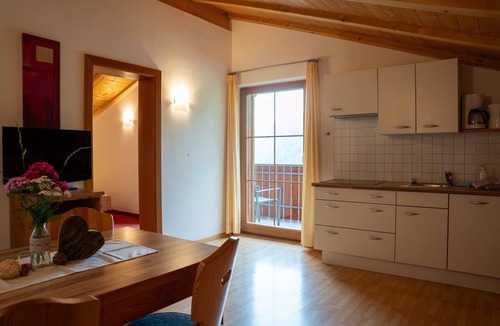 Laudes Apartment | Apartment "Uina" with Balcony and Wi-Fi