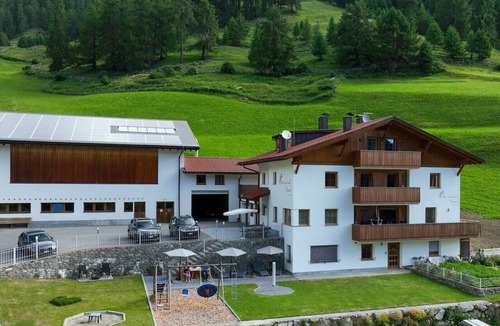 Laudes Apartment | Apartment "Uina" with Balcony and Wi-Fi