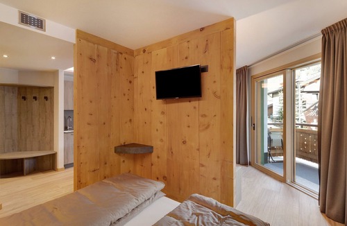 San Rocco Apartment | Apartment "Wind Mountain Planet Suite House" with Mountain View, Wi-Fi & Balcony