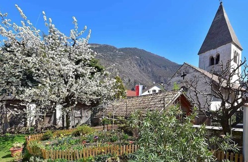 Laces Apartment | Apartment 'Wohnung Morgenduft Schnalserhof' with Mountain View, Shared Terrace and Wi-Fi