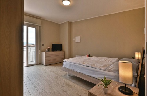 Aer Apartment | Appartamento Stella by Theater Home - with big terrace and partially lake view