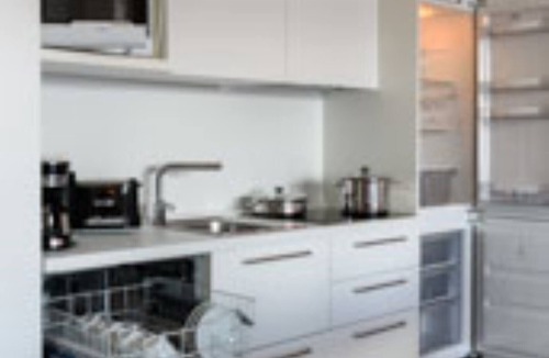 Stresa Apartment | Apt near centre Stresa + balcony, WiFi, air/con and wonderful view over the lake