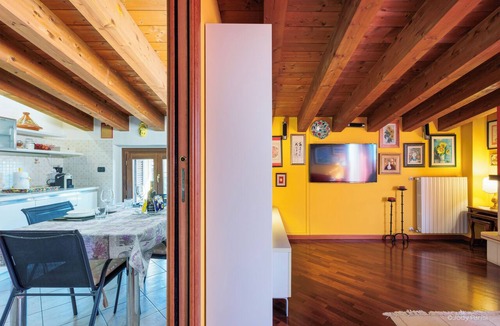 Stezzano Apartment | Art Gallery Living and Working