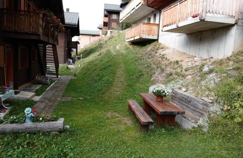 Bettmeralp Apartment | Bärgblüemli 2. OG Ost Studio, Dusche oder Bad, WC 1 1/2 Zimmerwohnung, 2-Betten by Interhome