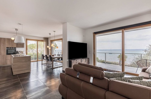 Cisano Apartment | “Bardolino Luxury – Penthouse” Apartment with Lake View, Hot Tub, and Private Pool