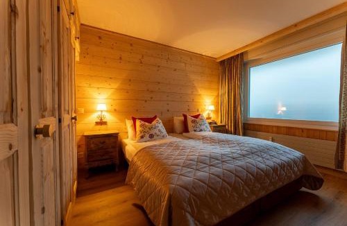 Saanen Apartment | BaseCamp - Renovated apartment with sunny balcony by Heiti Gstaad