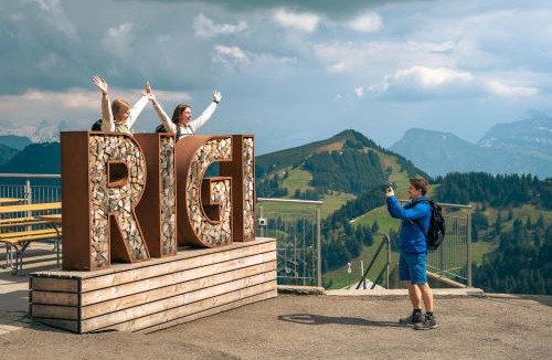 Kuessnacht Apartment | BASEKAMP Prime I Friends I Lake I Mountains I Luzern