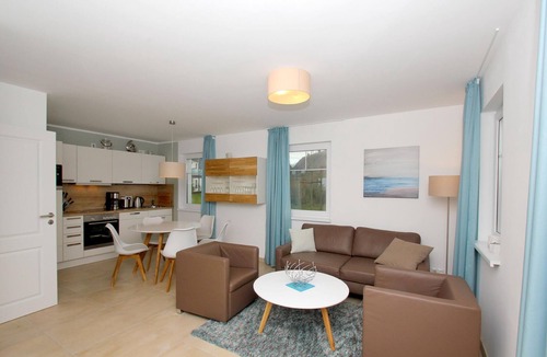 Lobbe Apartment | Beachfront apartment with terrace, use of swimming pool and sauna - Rex Rugia H-1010