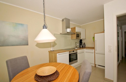 Lobbe Apartment | Beachfront apartment with terrace, use of swimming pool and sauna - Rex Rugia H-1010