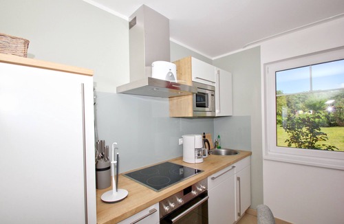 Lobbe Apartment | Beachfront apartment with terrace, use of swimming pool and sauna - Rex Rugia H-1010