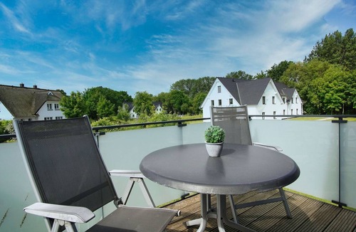 Lobbe Apartment | Beachfront vacation rental with a balcony, access to the pool and sauna - Rex Rugia H-1010 -