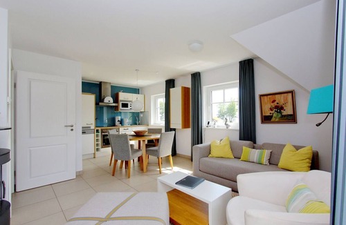 Lobbe Apartment | Beachfront vacation rental with a balcony, access to the pool and sauna - Rex Rugia H-1010 -