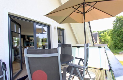 Lobbe Apartment | Beachfront vacation rental with a balcony, access to the pool and sauna - Rex Rugia H-1010 -