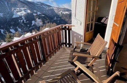St. Luc Apartment | Beautiful 1-bedroom apartment for 2-3 people facing south with breathtaking panoramic views, especia