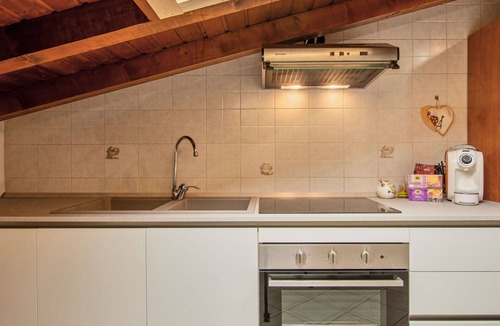 Montano Lucino Apartment | Beautiful apartment for 5 guests with A/C, WIFI, TV, balcony and panoramic view