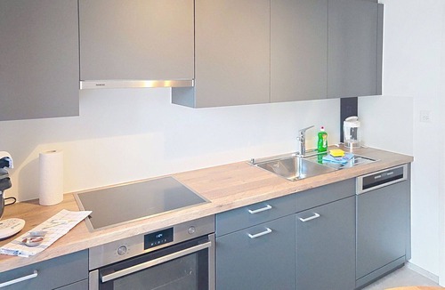 Haag Apartment | Beautiful apartment for 4 people with WIFI, TV, balcony, pets allowed and panoramic view