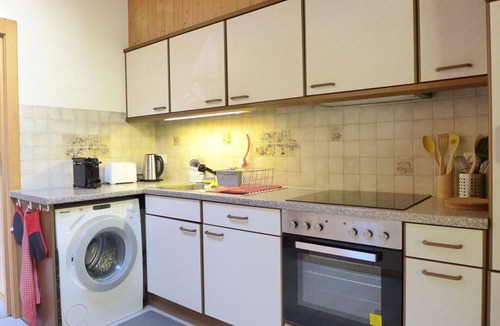 Hünibach Apartment | Beautiful apartment for 4 guests with WIFI, TV and balcony