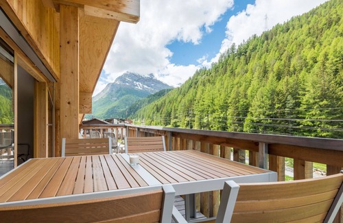 Saas Grund Apartment | Beautiful apartment for 7 people with WIFI, TV, balcony and pets allowed