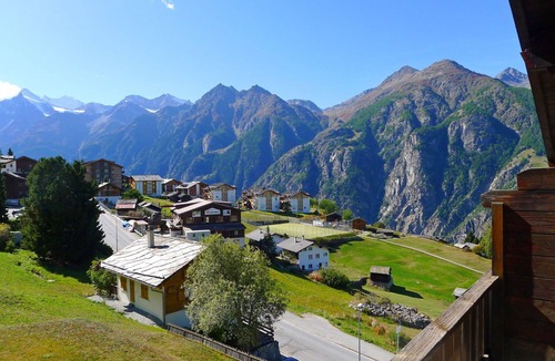 Graechen Apartment | Beautiful apartment for 4 people with WIFI, TV and balcony