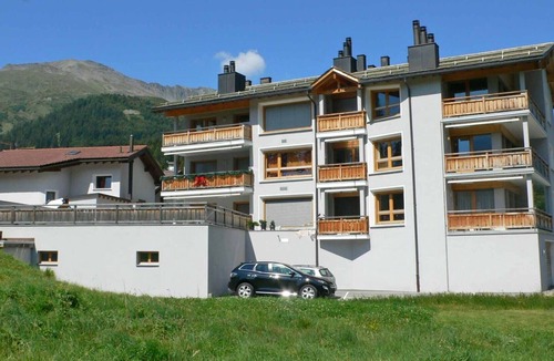 Valbella Apartment | Beautiful apartment for 4 guests with WIFI, TV, balcony, panoramic view and parking