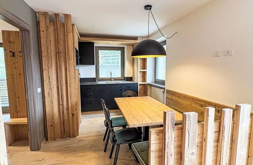 Mezzana Apartment | Beautiful apartment for 5 guests with WIFI, TV, balcony and pets allowed