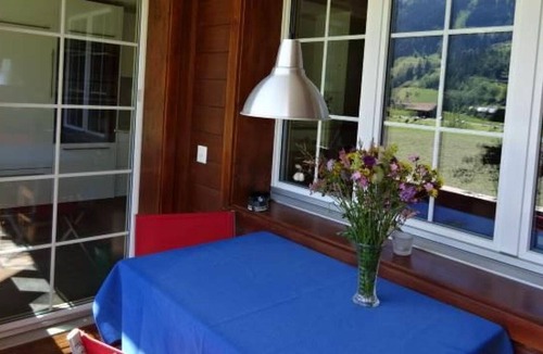 Lenk Apartment | Beautiful apartment for 5 people with WIFI, TV, balcony, pets allowed and parking