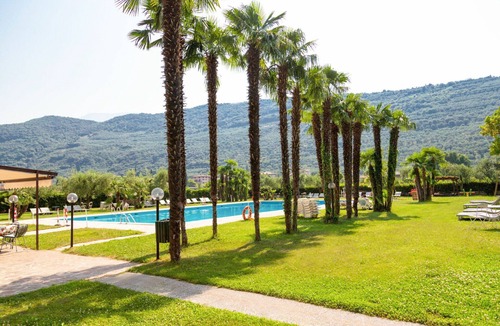 Riva del Garda Apartment | Beautiful apartment for 5 people with WIFI, pool, TV and balcony