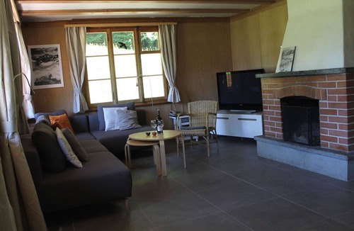 Lenk Apartment | Beautiful apartment for 7 people with WIFI, TV and balcony