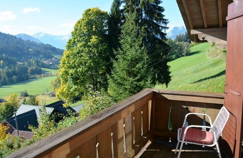 Schoenried Apartment | Beautiful apartment for 9 people with WIFI, TV, balcony and pets allowed