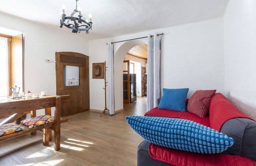 Valtellina House | Beautiful private villa for 7 guests with WIFI, A/C, TV, patio and pets allowed