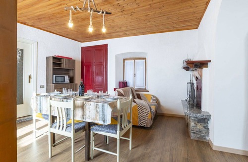 Valtellina House | Beautiful private villa for 7 guests with WIFI, A/C, TV, patio and pets allowed