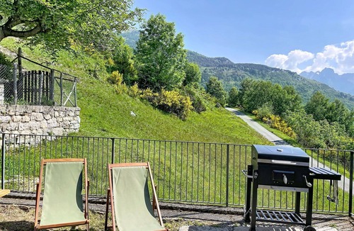 Montemezzo House | Beautiful private villa for 4 people with WIFI, patio, pets allowed and panoramic view