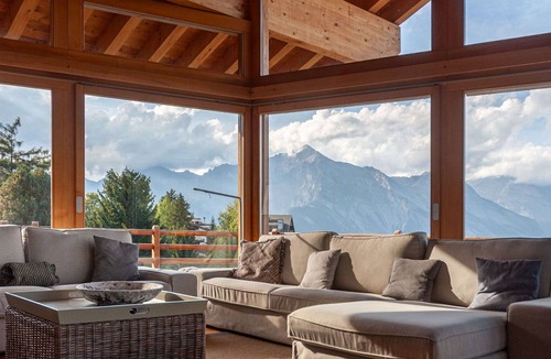 Nendaz House | Beautiful private villa for 10 guests with WIFI, TV, terrace and parking