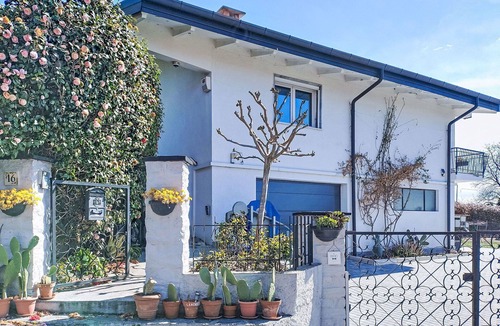 Leggiuno Villa | Beautiful private villa for 8 guests with WIFI, TV, terrace and pets allowed