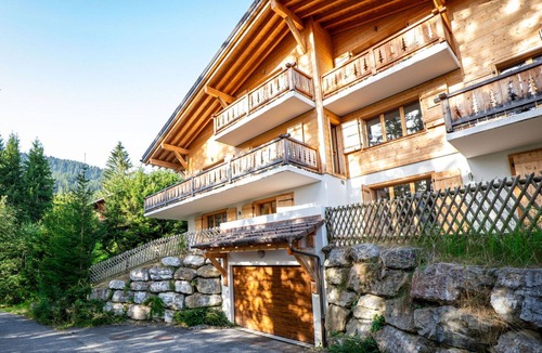 Villars-sur-Ollon House | Beautiful private villa for 9 people with TV and patio